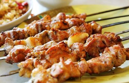 【新疆维吾尔自治区】在新疆点了30串羊肉，老板再三确认，端上桌之后我愣住了！