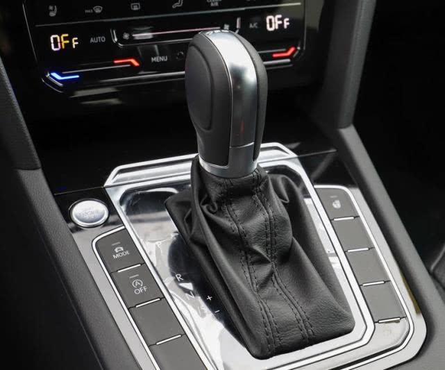 「大众CC」一口气下探7万，无框门+2.0T，掀背造型，雅阁车主：后悔买早了