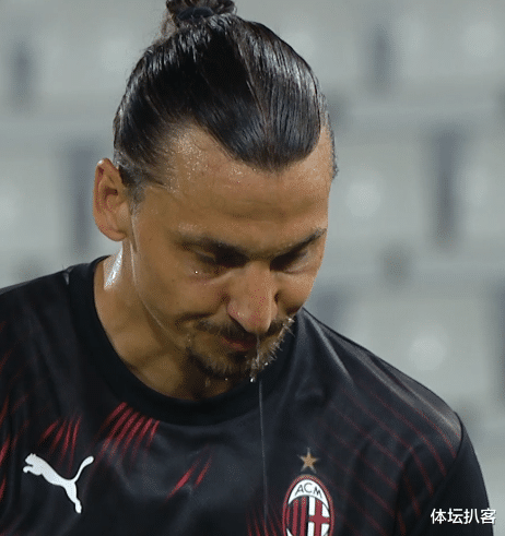 「AC米兰」2-2！意甲爆出冷门：AC米兰补时绝平，对手第94分钟打进乌龙球！