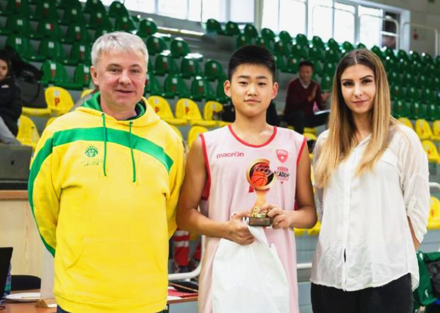 「意大利队」又一篮坛天才出现？14岁少年用实力征服意大利，或成中国男篮未来