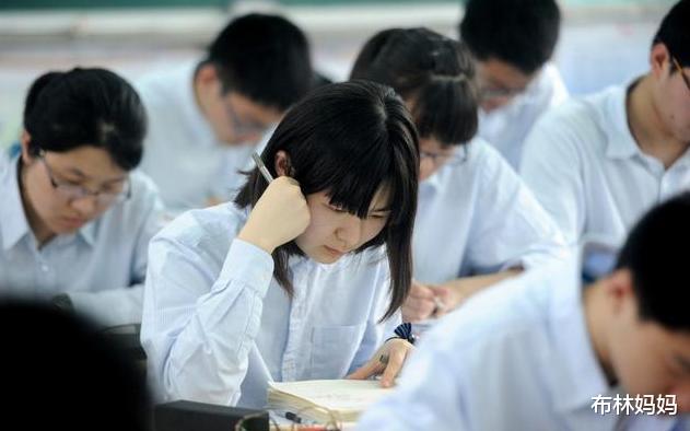 『考试』高考未过本科线，是选择上专科还是选择复读？学长学姐给出建议