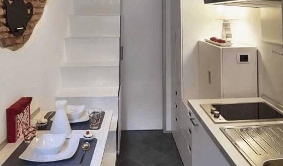 闺蜜花60万买北京8平米蜗居，睡觉头顶天花板，网友：值