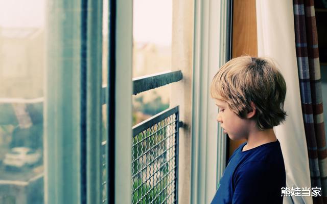 【正能量】男孩手写“印刷体”走红，获赞700万，父母却叹气：他生病了