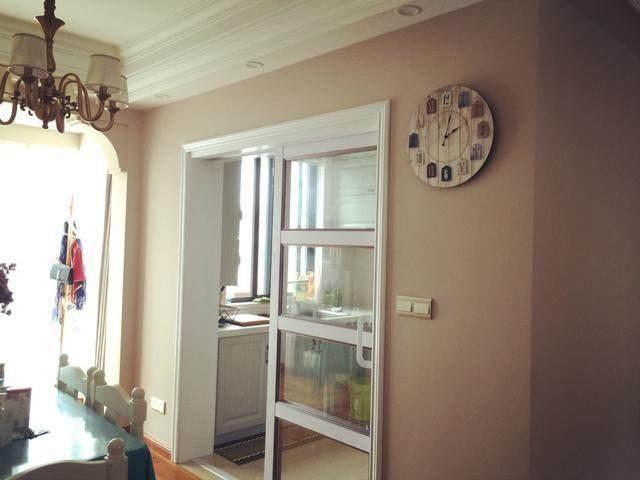 |去了趟闺蜜刚入住的新家，头一次看到梳妆台在阳台，创意很独特