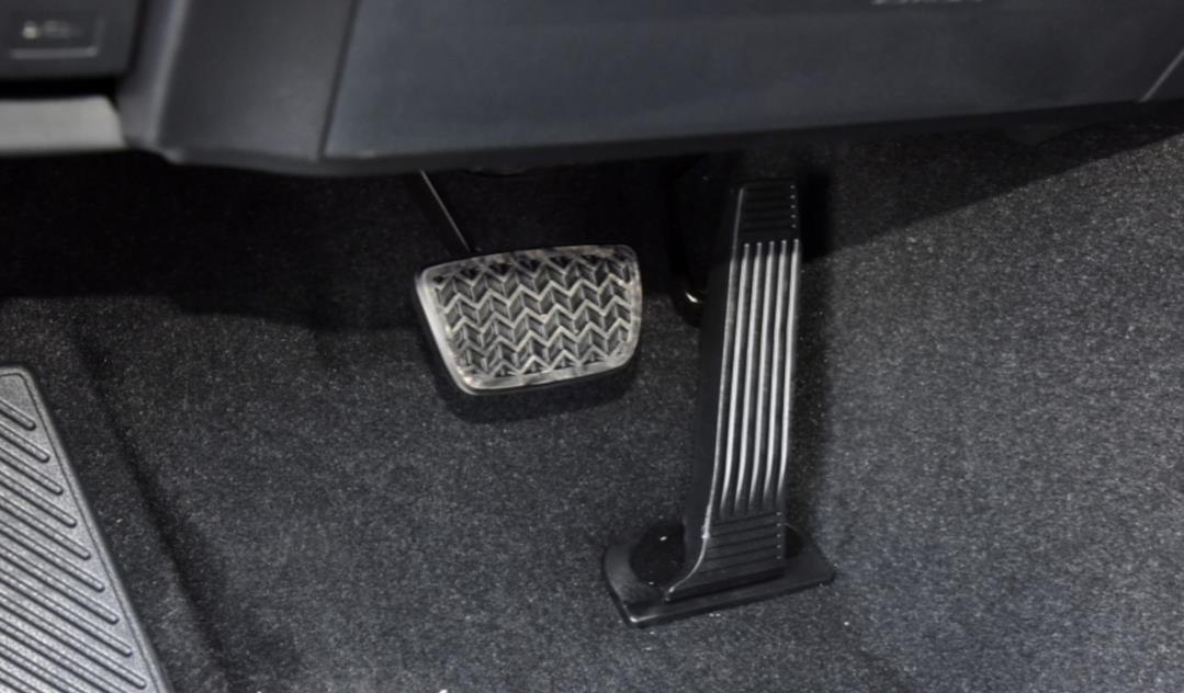 【丰田凯美瑞】开了四年本田雅阁，换成了丰田凯美瑞，车主：两车差别不少