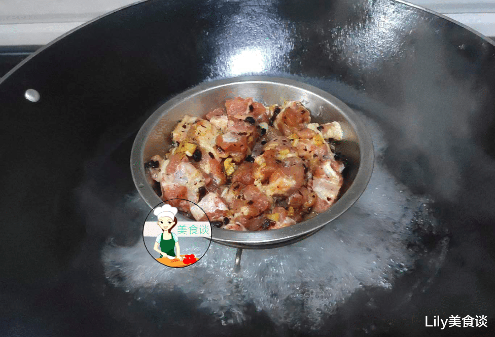 「蒸排骨」春天最馋这蒸菜，蒸一蒸10分钟就好，实在太鲜美了，好吃还不上火