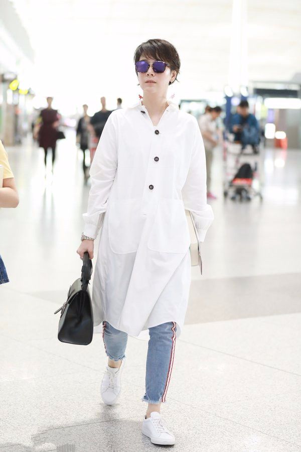 【海清】海清留起了长发，再烫了个大妈头，反而没有短发年轻漂亮了！