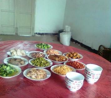 女汉子建房被邻居鄙视, 唯独丈夫支持, 房子建好邻居无话可说!