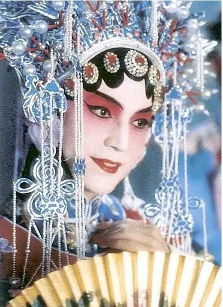 尊龙@“亚洲第一美男”尊龙：迷倒林青霞王祖贤，68岁仍单身只倾心陈冲