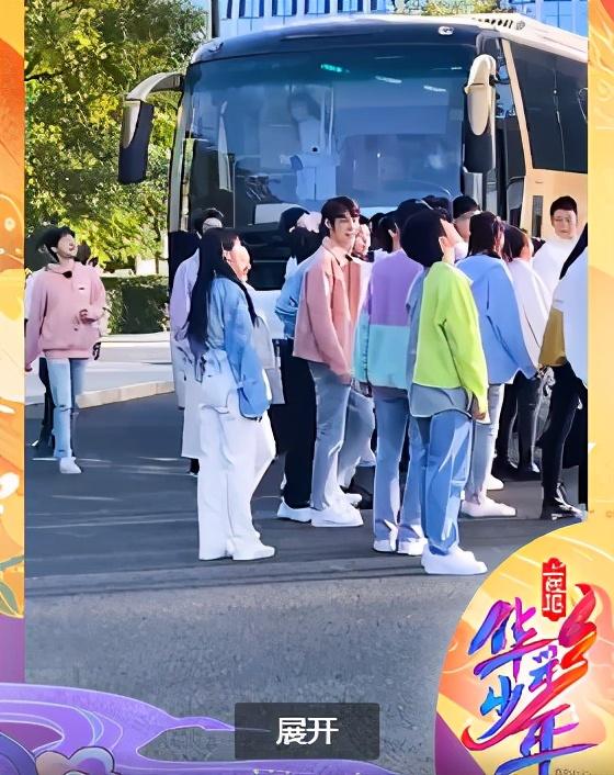 央视|央视选秀要笔试，网友一片叫好，易烊千玺当队长却因写错字被质疑