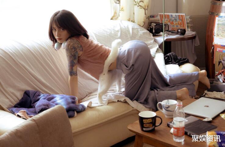 「李诞」李小龙用一辈子，踢碎了“东亚病夫”牌匾，李诞夫妻却又将它捡回来