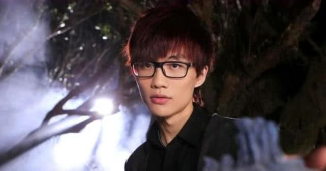 『演唱会』平时就像“过气”歌手,一开演唱会却买断票,你知道他是谁吗?