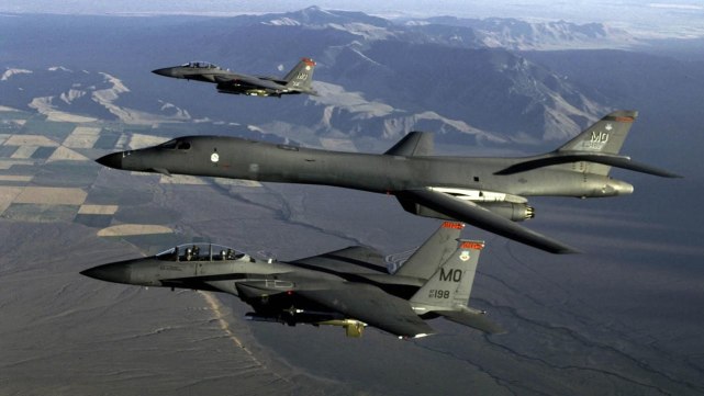 |四大舰队精锐齐出，250艘战舰列阵警告：美军敢打第一枪试试？