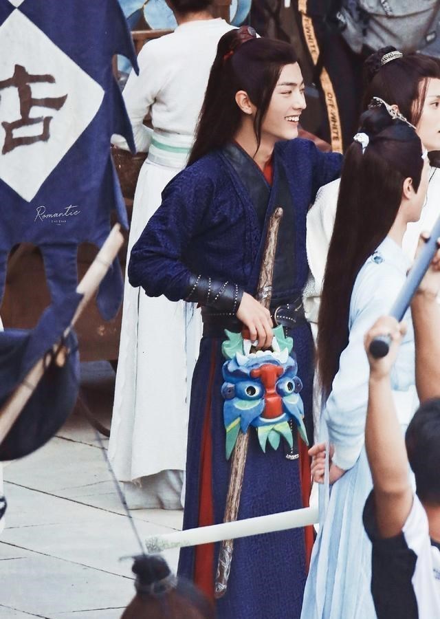 肖战|25家主流媒体采访，肖战代言线下名场面，再创新高度