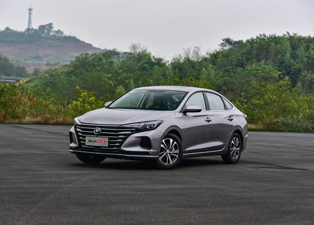 长安逸动|经济紧张也要买新车,年轻人不妨考虑这四台,物美价廉才八九万