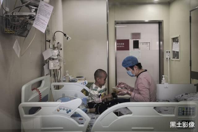 『包头』3岁宝宝患重症父母无奈卖房救子，今医院再催缴费，不知还能卖啥