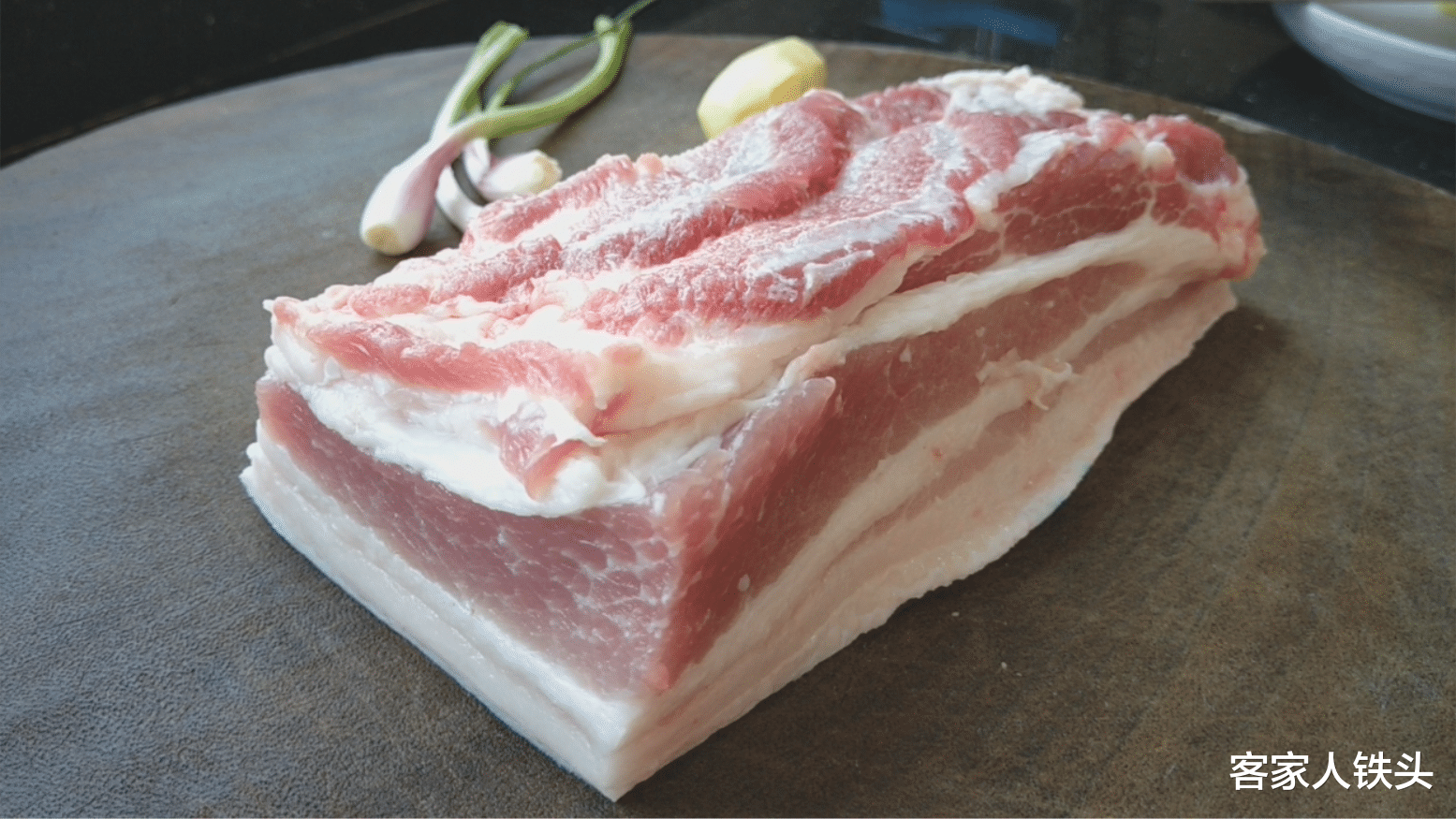 五花肉▲端午节五花肉这样做，待客好有面，简单又好看，一上桌个个抢着吃