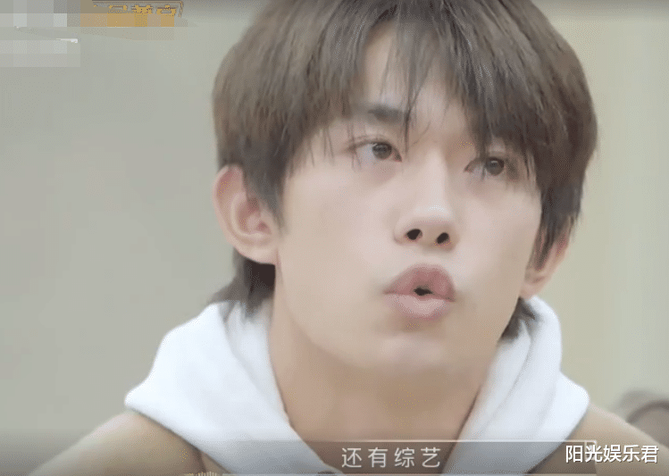 【娱乐圈】千玺被问什么时候最想逃离娱乐圈，当他说出两个字，大家都泪目了