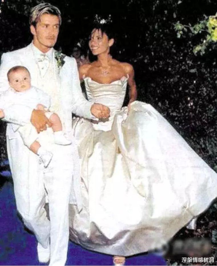 [美国]71岁华裔设计师晒美照，一双腿堪比17岁少女，特朗普女儿是她粉丝