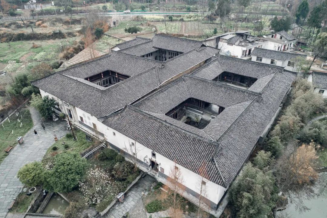 古镇|中国最传奇古镇,一代枭雄的前世今生:一脚踏三省,来了就不想离开!