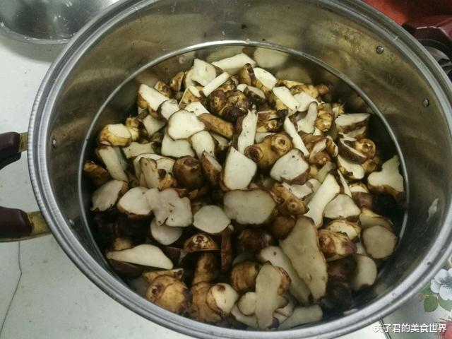 |深秋后，遇见此菜一次买个10斤，晒干这样做，冬天拿出来吃最香了