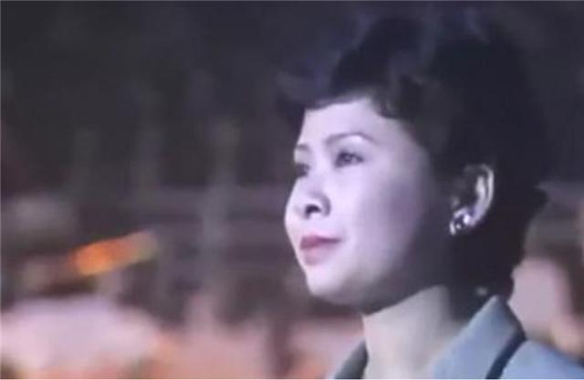 春晚|曾荣登春晚13次，当红时遭封杀，“消失”18年的董文华如今怎样了