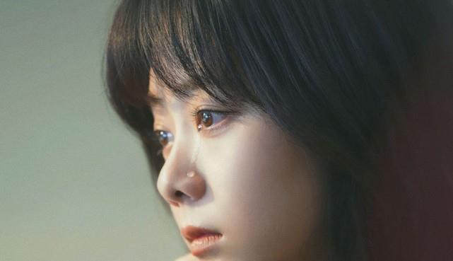 谭松韵|谭母被撞案前路艰难，谭松韵与消瘦父亲拥抱打气，画面令人心酸