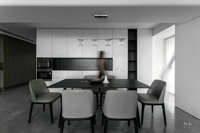 设计师|她家164㎡，仅以黑白灰为主色调，入户后却被吸引，越简单越高级