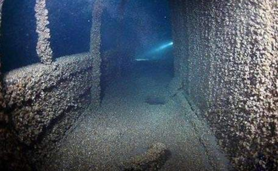 金字塔▲百慕大三角,惊现海底金字塔,人为还是意外?