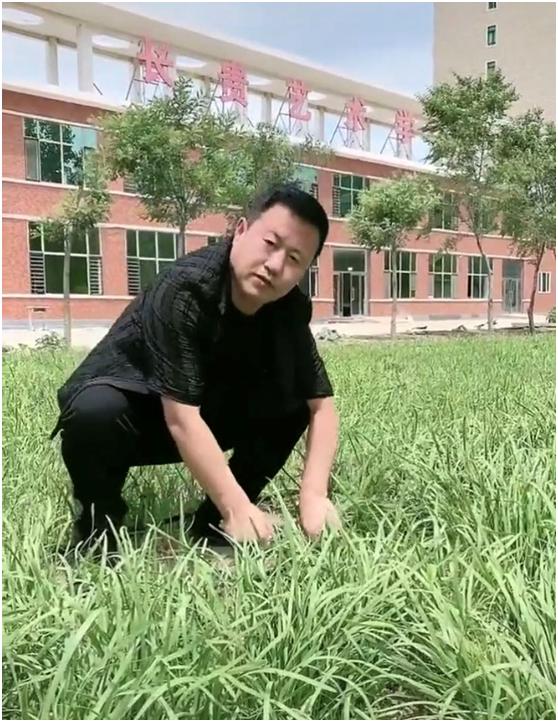 王小宝|55岁王长贵晒近况，娶小自己19岁香秀闺蜜，网红风撞脸赵本山女儿