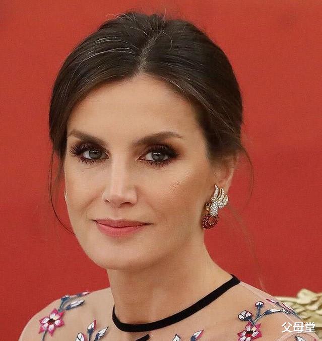 【西班牙】走出童话世界的西班牙公主莱昂诺尔将成为女王，气质出众