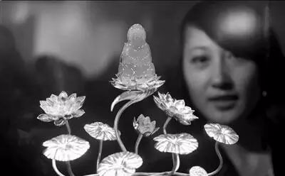 「翡翠」翡翠“观音王”惊艳亮相！三千颗蛋面垫底，估价超过九位数！