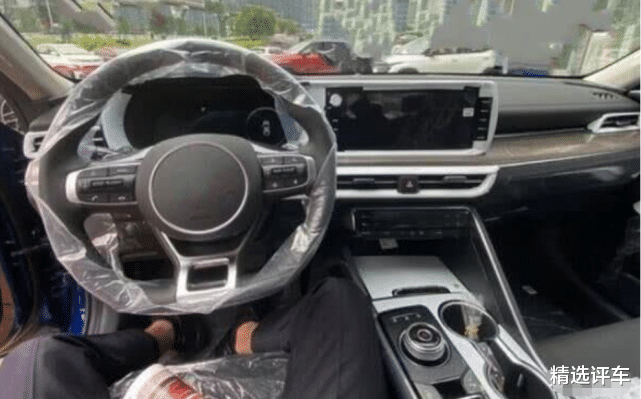 「奥迪A6L」终于等到改款！起亚亮出“王炸”，颜值再飙升，开它不屑雅阁