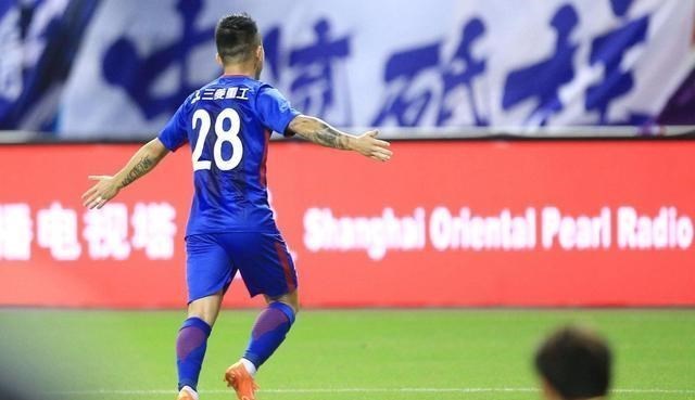 江苏苏宁|中超再现危险动作！苏宁VS上海申花！取消点球！央视：有点火药味