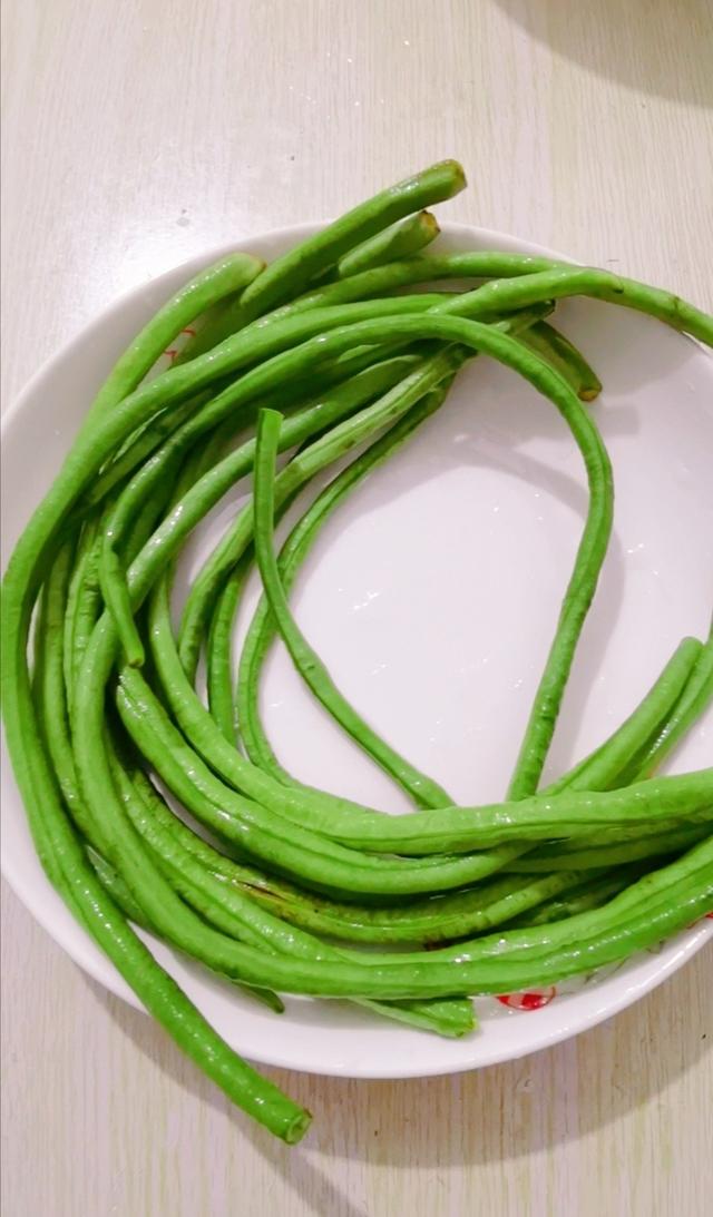 豇豆▲这菜是真正的“刮油王”，隔天吃点，清早排出隔夜黑臭便，无肚腩