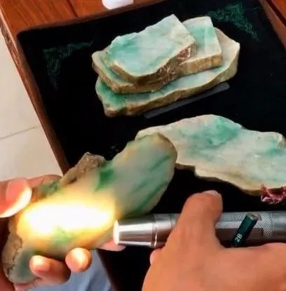 翡翠|翡翠笔记，夜市50000收的翡翠色料，一个月后出货了