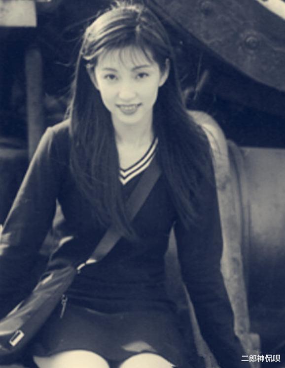 李小龙|无法重拍的瞬间:抱沙袋的周星驰,玩手机的宋江,搂李小龙脖子的“肥肥”