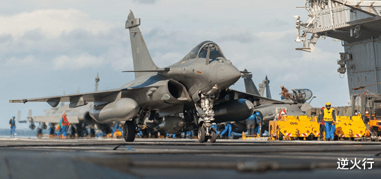 【歼-10】飞机的折叠机翼太有意思了!还是美国最会折叠,堪称变形金刚