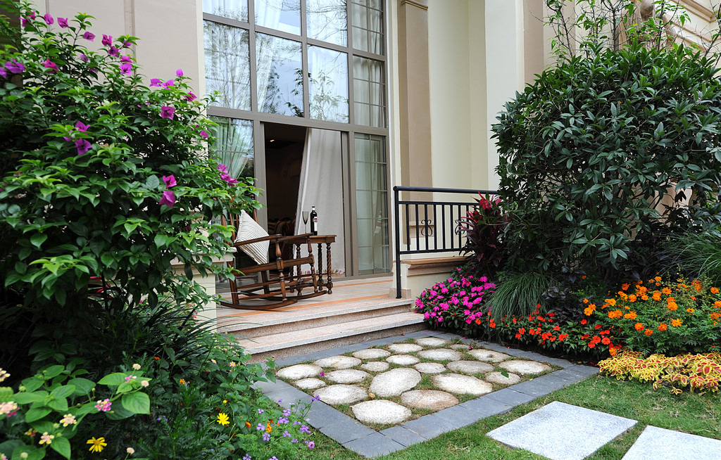 |玩转庭院：13个“入户式庭院”花园设计，在家也能收获自然之趣