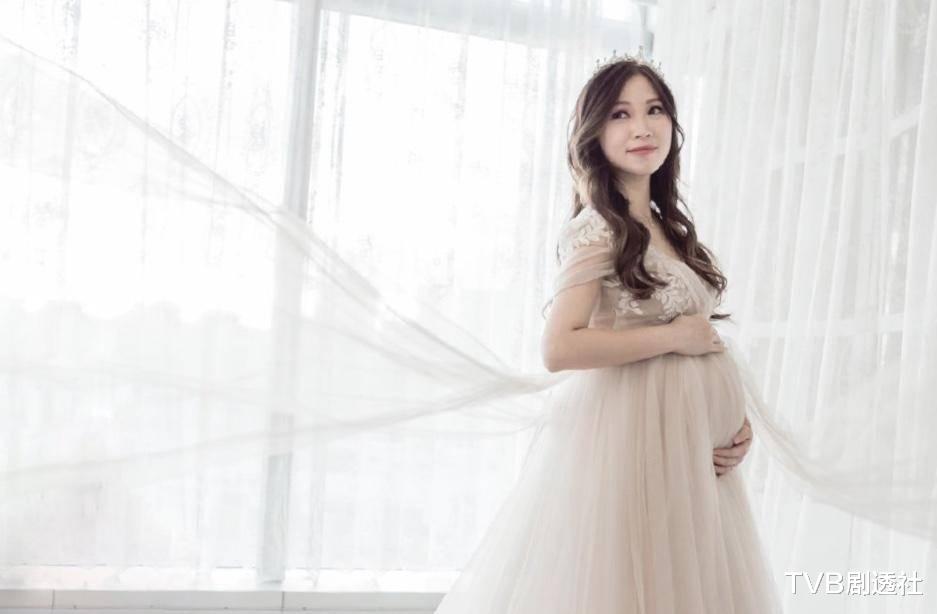 恭喜！香港著名女星剖腹產誕下女嬰，如願升級做新手媽媽-圖6