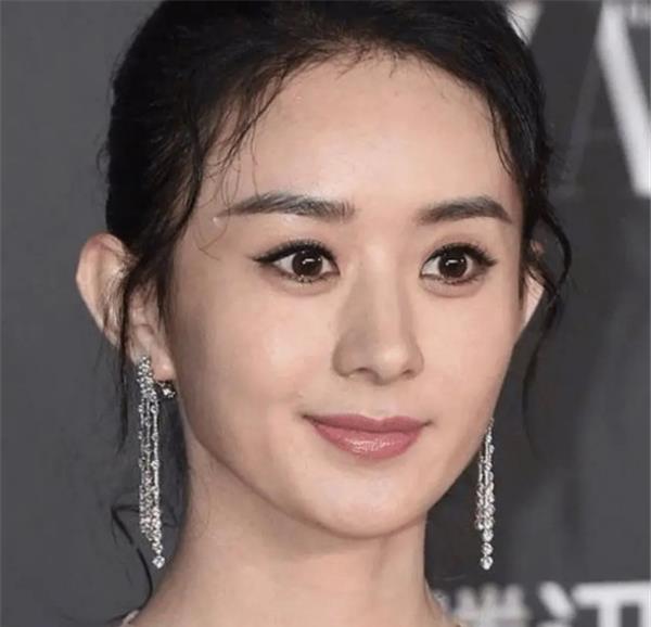 梁洛施|失去精修后的明星，刘亦菲不仙了，赵丽颖不萌了，看到鞠婧祎：被骗了