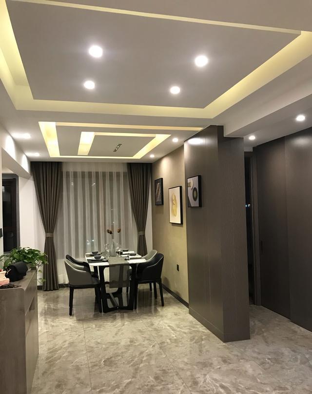 |新房装修完工，人造大理石的电视背景墙超奢华，朋友来了都被迷住