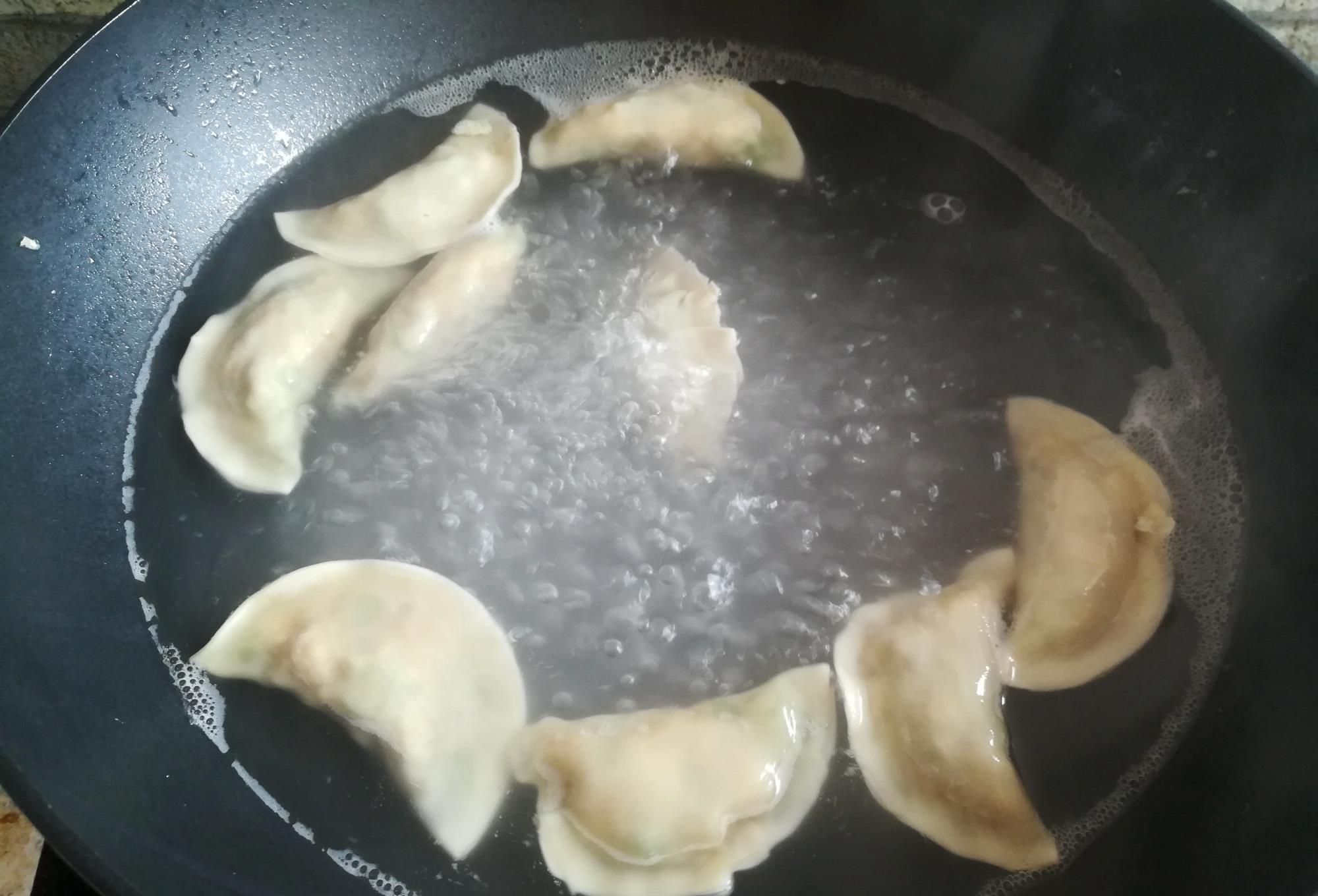 下酒菜|三伏天看到这菜别手软，5毛1斤，用它包饺子，比韭菜茴香都好吃