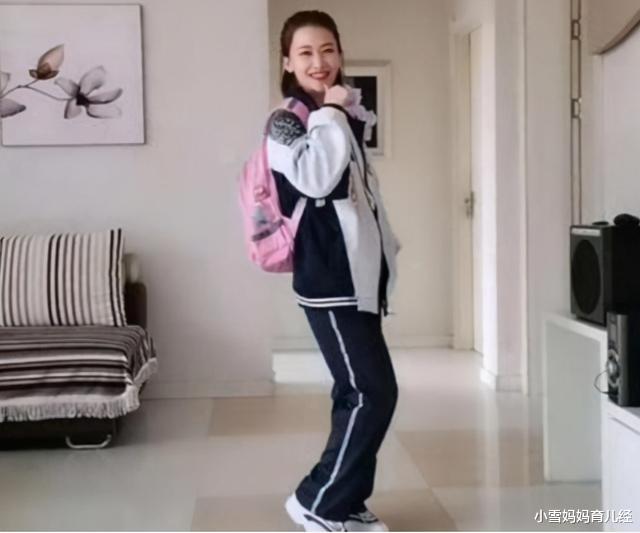 |40岁宝妈穿上女儿校服,老公看后不淡定,网友:是心动的样子