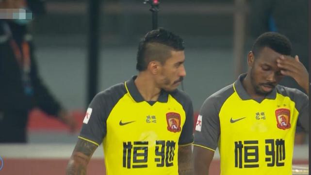 山东鲁能|正能量!保利尼奥出场,突然冲向鲁能教练席,这样的外援,没有之一了吧