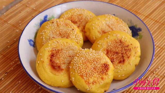 『玉米』玉米面最有营养的做法,开水一烫,筷子一搅,出锅孩子也爱吃