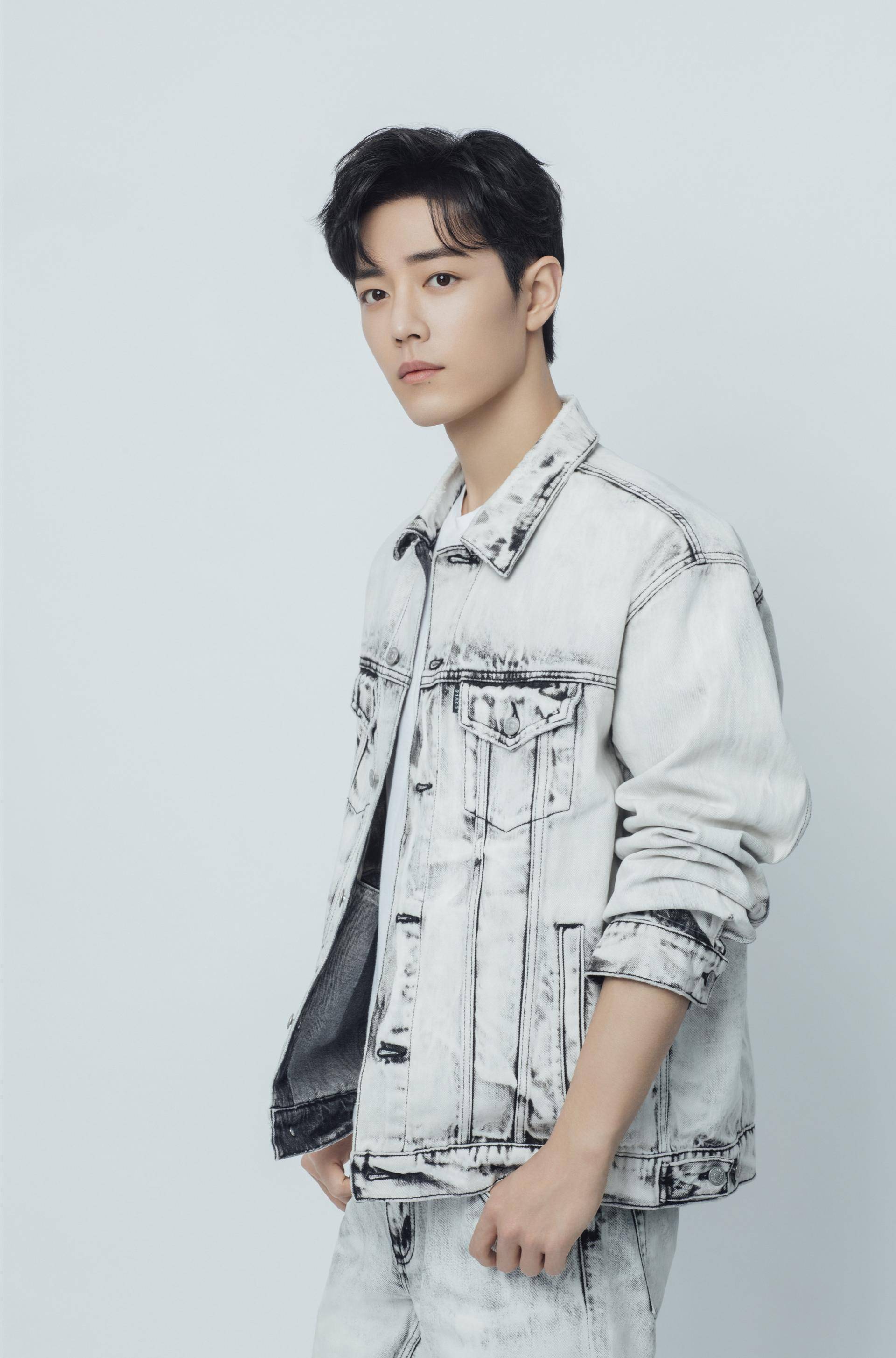 #00后#肖战最新单曲上线,称感谢所有善意的批评和指正,销量成绩太亮眼