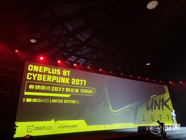 一加科技|一加8T动手玩：3399起，直屏旗舰值不值？