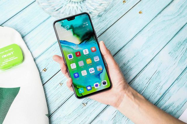 天猫国际|自拍挑不出毛病的5G新机？必买vivo S7的4个理由
