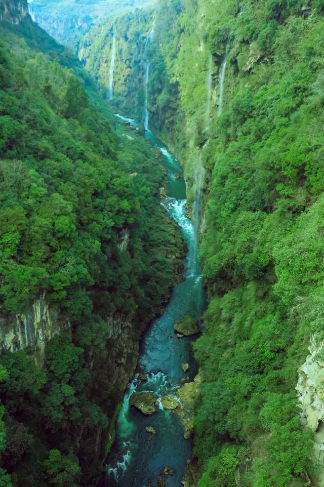 梯田|适合国庆假期穷游的地方,梯田、瀑布、樱花、峡谷,风景优美宁静